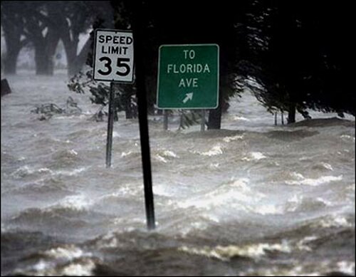 Hurricane Katrina facts: Flooded water Hurricane Katrina facts: Flooded water